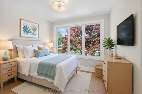 148 Herald Avenue Oakville ON L6K 1S2