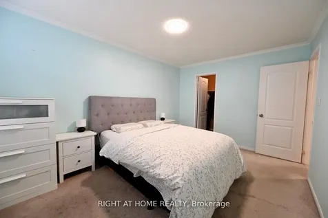 11 West Deane Park Drive Toronto ON M9B 2R5