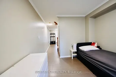 11 West Deane Park Drive Toronto ON M9B 2R5