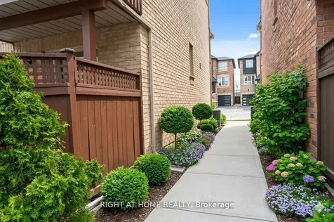 11 West Deane Park Drive Toronto ON M9B 2R5