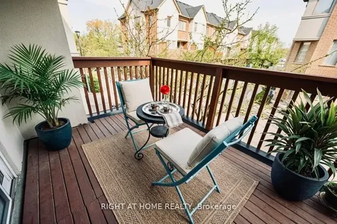 11 West Deane Park Drive Toronto ON M9B 2R5