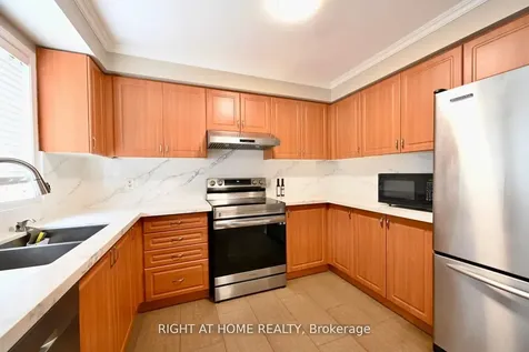 11 West Deane Park Drive Toronto ON M9B 2R5