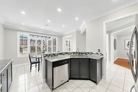 6611 Spinnaker Circle Mississauga ON L5W 1R2