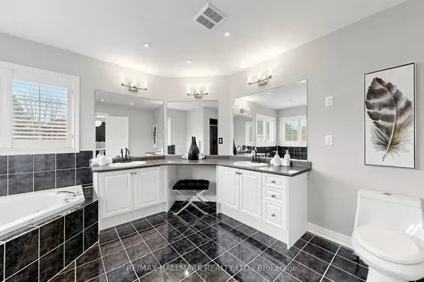6611 Spinnaker Circle Mississauga ON L5W 1R2
