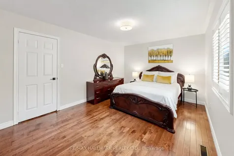 6611 Spinnaker Circle Mississauga ON L5W 1R2