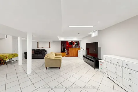 6611 Spinnaker Circle Mississauga ON L5W 1R2