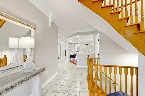 6611 Spinnaker Circle Mississauga ON L5W 1R2