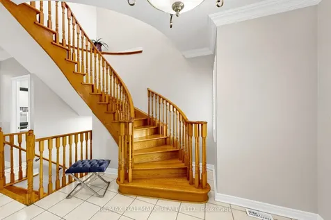 6611 Spinnaker Circle Mississauga ON L5W 1R2