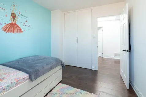 90 Hinchley Wood Grove Brampton ON L6V 3M3
