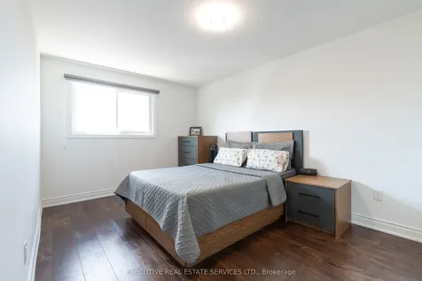 90 Hinchley Wood Grove Brampton ON L6V 3M3