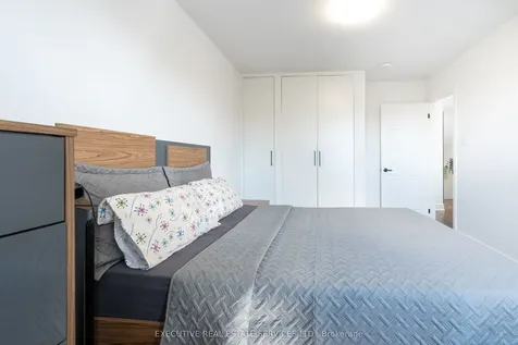 90 Hinchley Wood Grove Brampton ON L6V 3M3