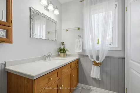 11 Kingsley Road Halton Hills ON L7J 2Z5