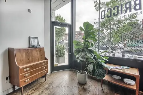 3047 Dundas Street W Toronto ON M6P 1Z5