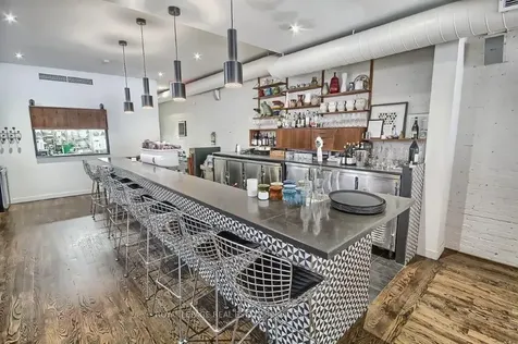 3047 Dundas Street W Toronto ON M6P 1Z5
