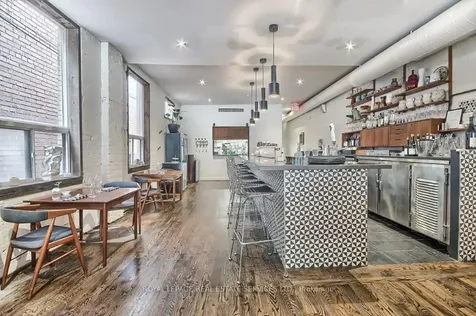 3047 Dundas Street W Toronto ON M6P 1Z5