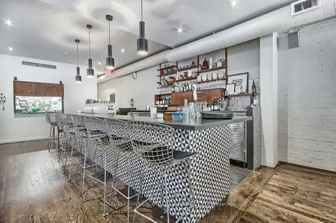 3047 Dundas Street W Toronto ON M6P 1Z5
