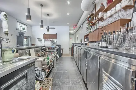 3047 Dundas Street W Toronto ON M6P 1Z5