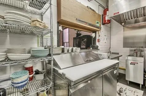 3047 Dundas Street W Toronto ON M6P 1Z5