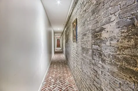3047 Dundas Street W Toronto ON M6P 1Z5