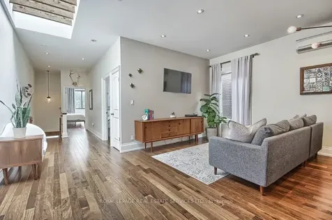 3047 Dundas Street W Toronto ON M6P 1Z5