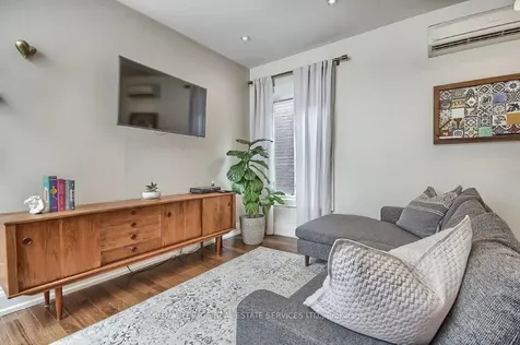 3047 Dundas Street W Toronto ON M6P 1Z5