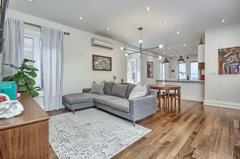 3047 Dundas Street W Toronto ON M6P 1Z5