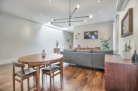 3047 Dundas Street W Toronto ON M6P 1Z5