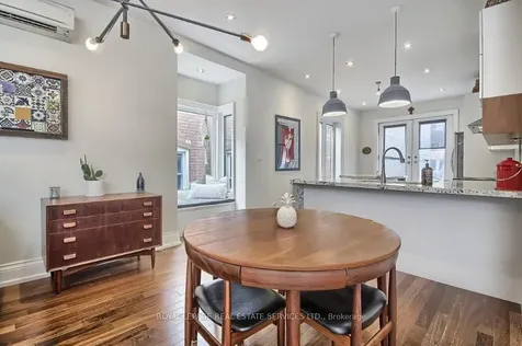 3047 Dundas Street W Toronto ON M6P 1Z5