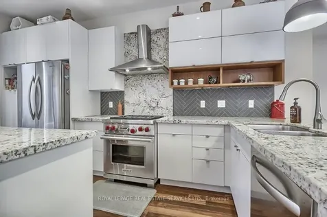 3047 Dundas Street W Toronto ON M6P 1Z5