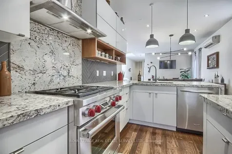 3047 Dundas Street W Toronto ON M6P 1Z5