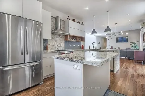 3047 Dundas Street W Toronto ON M6P 1Z5