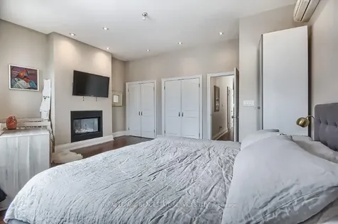 3047 Dundas Street W Toronto ON M6P 1Z5