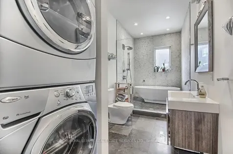 3047 Dundas Street W Toronto ON M6P 1Z5