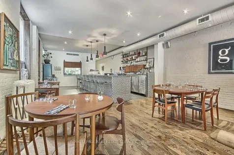 3047 Dundas Street W Toronto ON M6P 1Z5