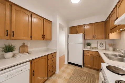 600 Silver Creek Boulevard Mississauga ON L5A 2B4