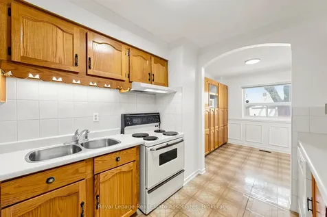600 Silver Creek Boulevard Mississauga ON L5A 2B4