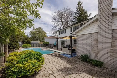 18 Chesterfield Road Brampton ON L6W 1K9