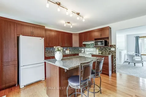 2995 Saint Malo Circle Mississauga ON L5N 1T1