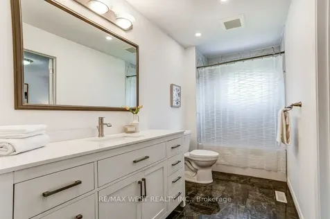 2995 Saint Malo Circle Mississauga ON L5N 1T1