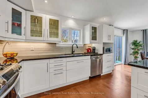 1043 Shaw Drive Mississauga ON L5G 3Z3
