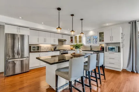 1043 Shaw Drive Mississauga ON L5G 3Z3
