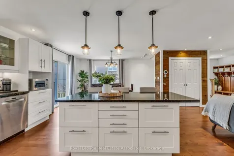 1043 Shaw Drive Mississauga ON L5G 3Z3