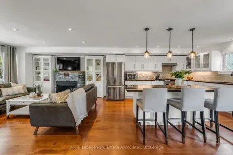 1043 Shaw Drive Mississauga ON L5G 3Z3