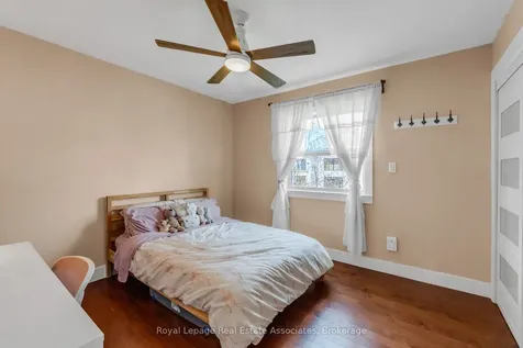 1043 Shaw Drive Mississauga ON L5G 3Z3