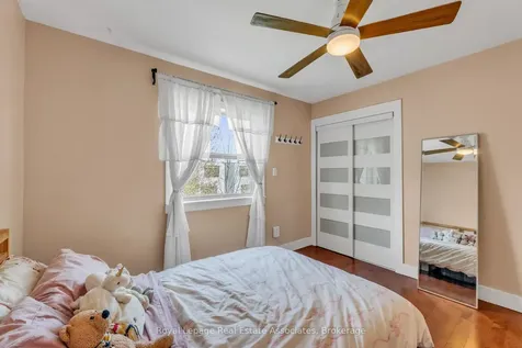 1043 Shaw Drive Mississauga ON L5G 3Z3
