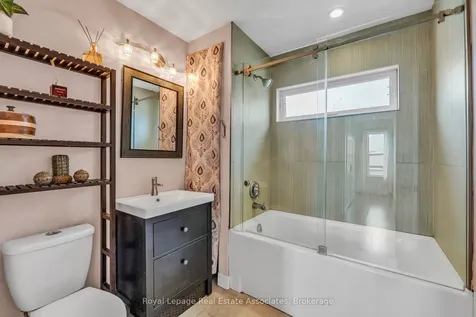 1043 Shaw Drive Mississauga ON L5G 3Z3