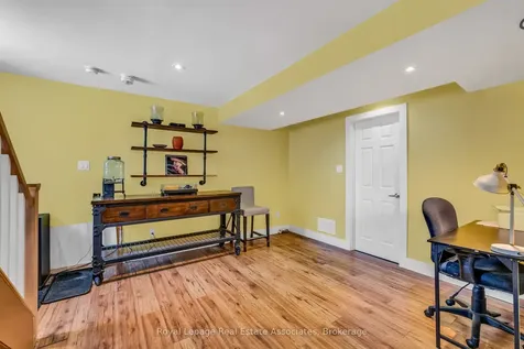 1043 Shaw Drive Mississauga ON L5G 3Z3