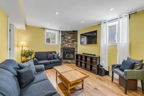 1043 Shaw Drive Mississauga ON L5G 3Z3