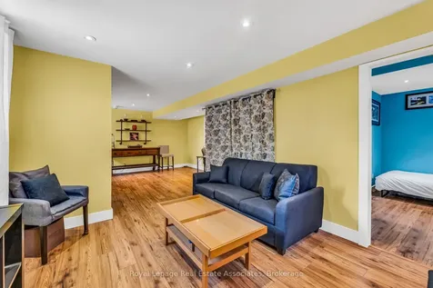 1043 Shaw Drive Mississauga ON L5G 3Z3
