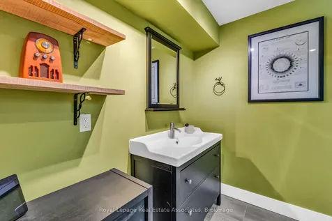 1043 Shaw Drive Mississauga ON L5G 3Z3